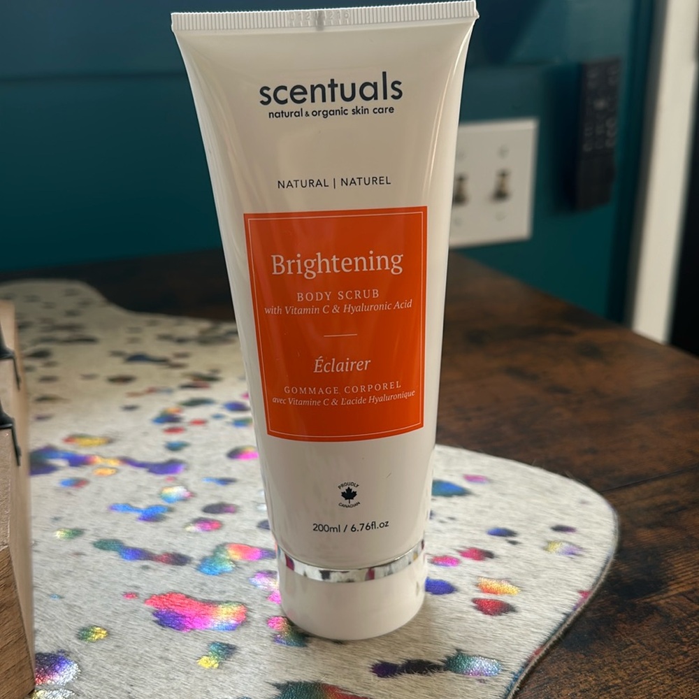Scentuals brightening body scrub